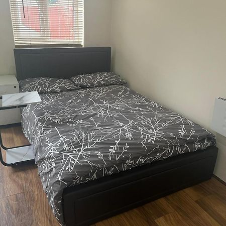 Modern Studio In Rayners Lane Pinner Harrow Near Wembley Greater London Bagian luar foto