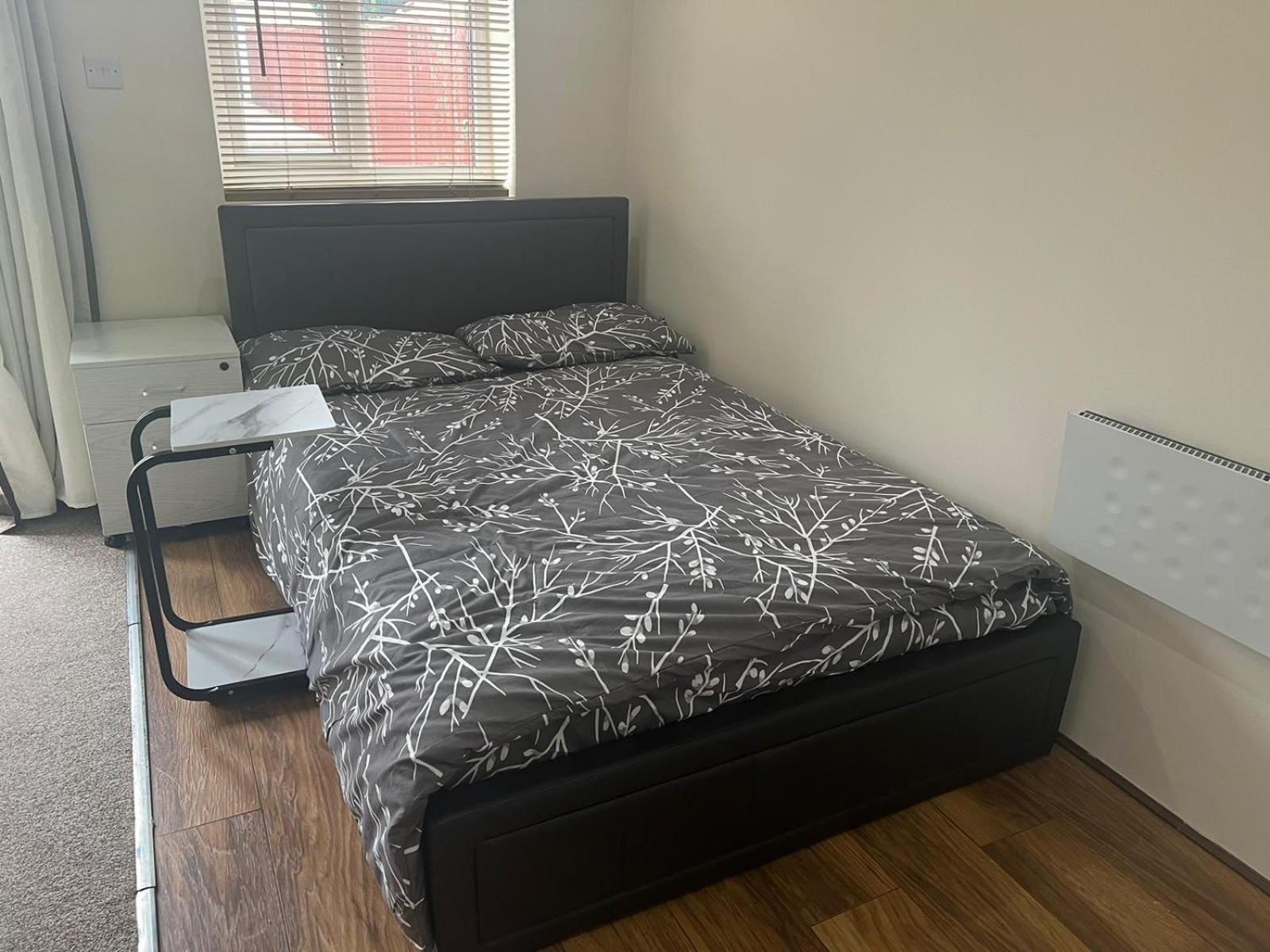Modern Studio In Rayners Lane Pinner Harrow Near Wembley Greater London Bagian luar foto