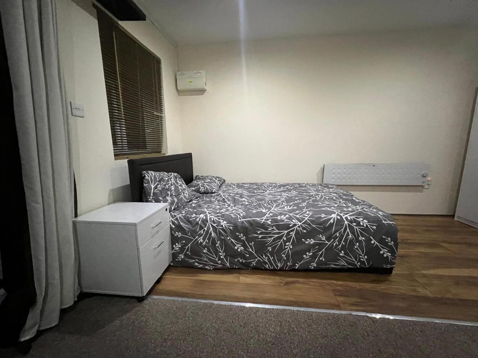 Modern Studio In Rayners Lane Pinner Harrow Near Wembley Greater London Bagian luar foto